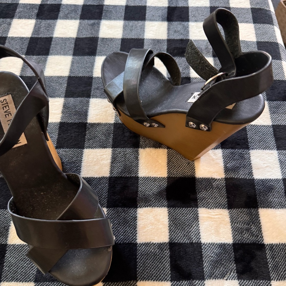 Steve Madden Black and Tan Wedge Sandals